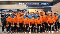 Timnas Thailand U-23 saat jelang keberangkatan ke Hanoi untuk ikut serta di kualifikasi Piala AFC U-23 2020, Rabu (20/3/2019). (Bola.com/Dok. FAT)