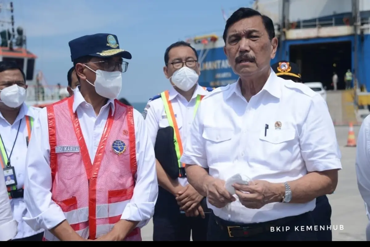 Menko Luhut didampingi Menteri Perhubungan Budi Karya Sumadi meninjau langsung Pelabuhan Patimban