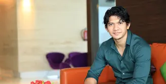 Aktor laga Iko Uwais tidak hanya sebagai pemeran, dalam film Headshot yang tayang pada 8 Desember mendatang, tapi dipercaya membuat koreografi. (Adrian Putra/Bintang.com)