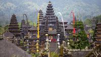 Pura Besakih Bali selesai ditata dengan total menelan anggaran Rp 911 miliar. Pura Besakih merupakan tempat ibadah yang sangat disucikan oleh umat Hindu di seluruh Indonesia. (Dok Kementerian PUPR)