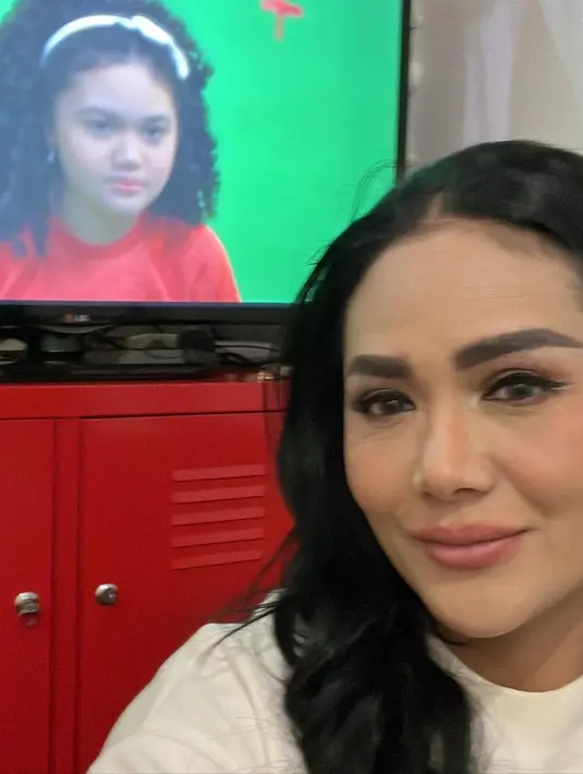 <p>[Instagram/krisdayantilemos]</p>