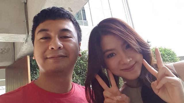 Foto Bareng Aktris Thailand, Raditya Dika Ledek Para Jomblo - ShowBiz