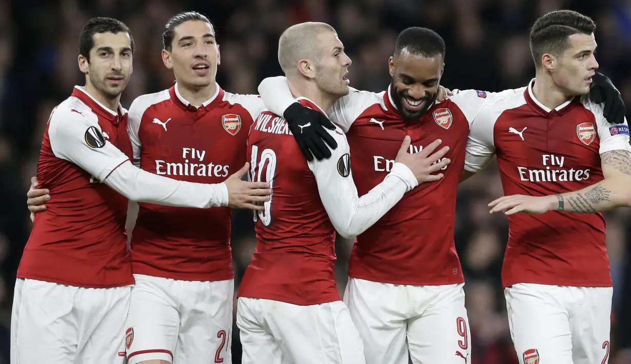 Para pemain Arsenal merayakan kemenangan atas CSKA Moscow pada laga perempat final Liga Europa, di Stadion Emirates, Kamis (5/4/2018).  Arsenal menang 4-1 atas CSKA Moscow. (AP/Tim Ireland)