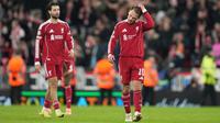 Pemain Liverpool, Alexis Mac Allister tertunduk setelah kalah 1-4 dari PSV dalam laga Liga Champions 2025/2026 di Anfield, Liverpool, Rabu (26/11/2025) waktu setempat. (AP Photo/Jon Super)