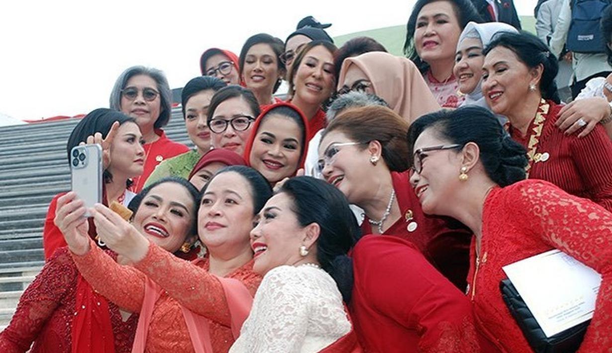<p>Unggahan foto Krisdayanti bersama Puan Maharani dan kawan-kawan direspons hangat warganet. &ldquo;Powerfull kebaya,&rdquo; akun @citra**** mencuap di kolom komentar. &ldquo;Cantiknya mbak puan sama mimi, semua Glamor,&rdquo; @restu**** menyahut. &ldquo;Gemmi yg paling cetar membahana...selalu berprestasi ga suka drama,&rdquo; akun @sahrul**** menimpali. (Foto: Dok. Instagram @krisdayantilemos)</p>