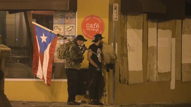 Tuntut Gubernur Puerto Rico Mundur, Demonstran Bentrok dengan Polisi