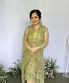 Tasya sendiri tampil mature dengan tunik dress hijau dengan open toe platform nude dan bros emas [@tasyakamila]