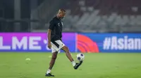Patrick Kluivert memimpin sesi latihan resmi Timnas Indonesia di Stadion Utama Gelora Bung Karno, Jakarta, Rabu (4/6/2025). (Bola.com/Bagaskara Lazuardi)