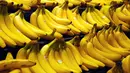 Buah pisang memiliki tekstur lembut sehingga mudah ditelan, termasuk bagi orang yang sedang radang tenggorokan. Kandungan vitamin B6, kalium dan vitamin C yang terdapat di dalamnya akan membantu menyembuhkan sakit pada tenggorokan. (en.wikipedia.org)