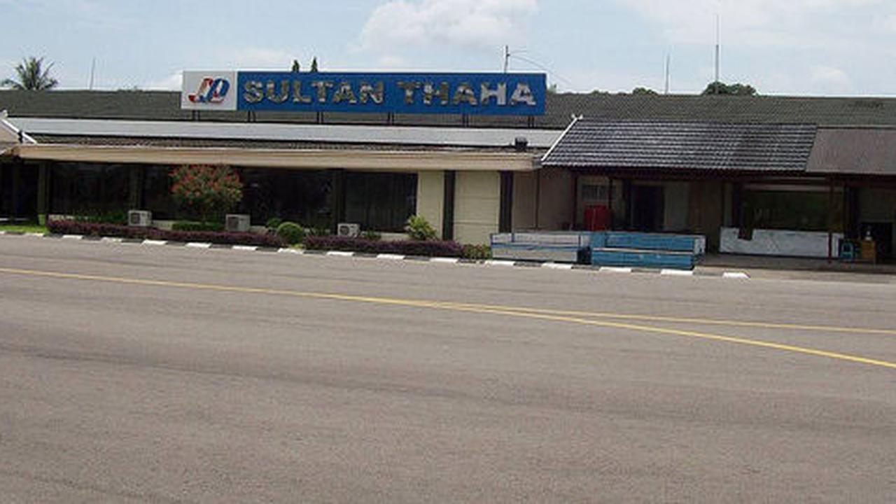 Asap tebal, pesawat Garuda yang bawa Menag gagal mendarat di Jambi