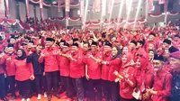 Capres Ganjar Pranowo saat berkonsolidasi bersama ribuan kader PDIP Sumsel, untuk memperkuat suara jelang Pilpres 2024 mendatang (Liputan6.com / Nefri Inge)