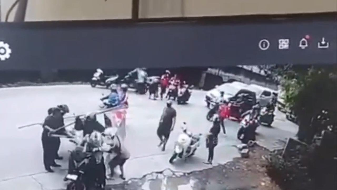 Oleh kejadian tersebut, kata Rouf, kaki pengendara mengalami cedera parah sehingga harus dipasang gibs.<br>