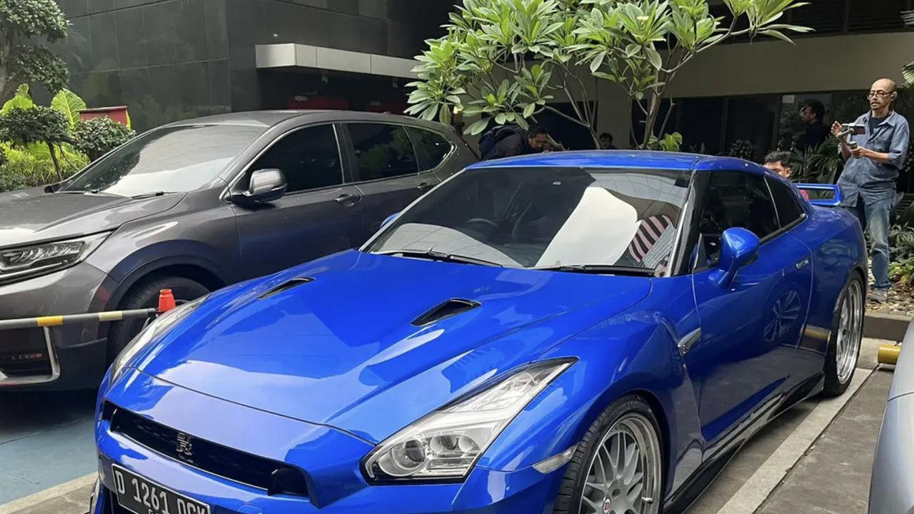 VIDEO: Bak Pameran Otomotif, Penampakan 22 Kendaraan Mewah Wamenaker Noel Disita Usai Kena OTT KPK