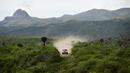 Pereli Qatar, Nasser Al-Attiyah, beraksi di Etape 2 Reli Dakar 2016 antara Villa Carlos Paz dan Termas de Rio Hondo di Argentina, (4/1/2016). (AFP/Franck Fife)