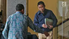 Menteri Energi dan Sumber Daya Mineral (ESDM), Ignasius Jonan meninggalkan gedung KPK usai menjalani pemeriksaan di Jakarta, Jumat (31/5/2019). Jonan mengaku menjelaskan tugas pokok dan fungsi (tupoksi) sebagai Menteri Energi dan Sumber Daya Mineral (ESDM) kepada penyidik. (Liputan6.com/Johan Tallo)