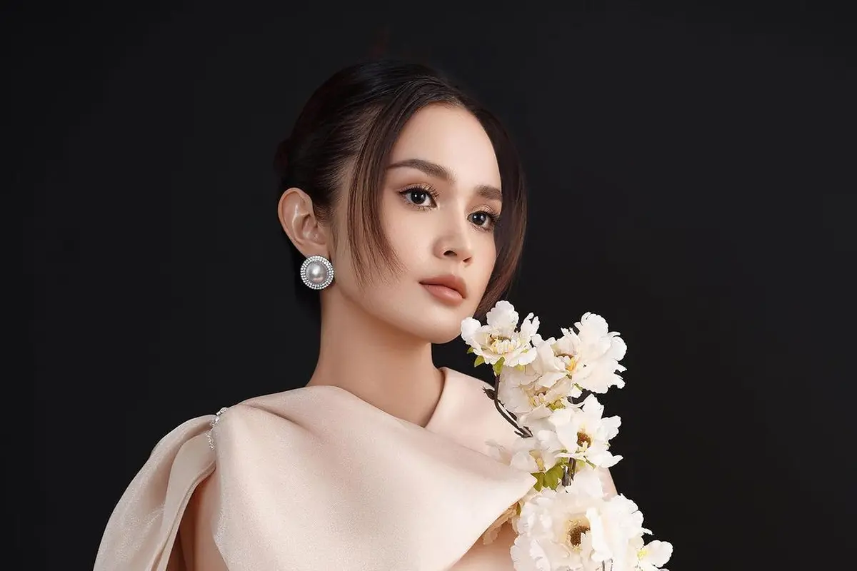 Intip deretan dress mewah yang dikenakan Michelle Ziudith.