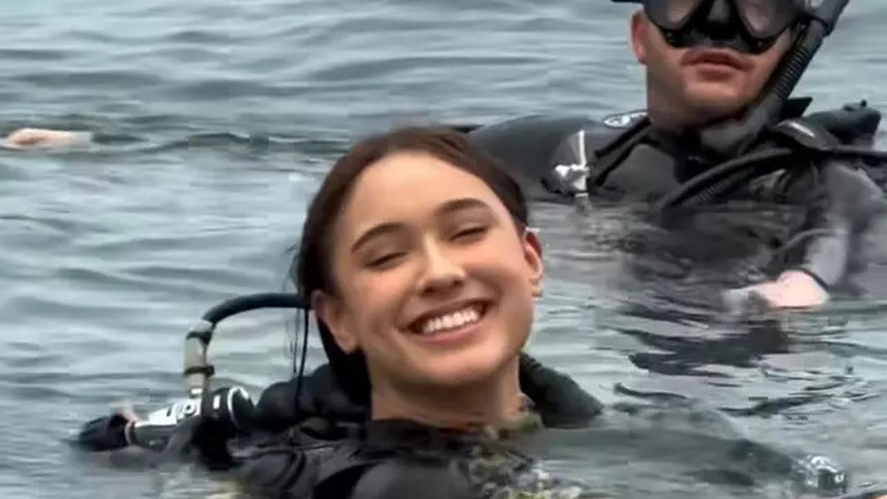 Meskipun masih mampu menyelam dengan baik, wanita berusia 20 tahun ini tetap memerlukan pendampingan dari penyelam profesional untuk mempelajari teknik-teknik baru diving.
