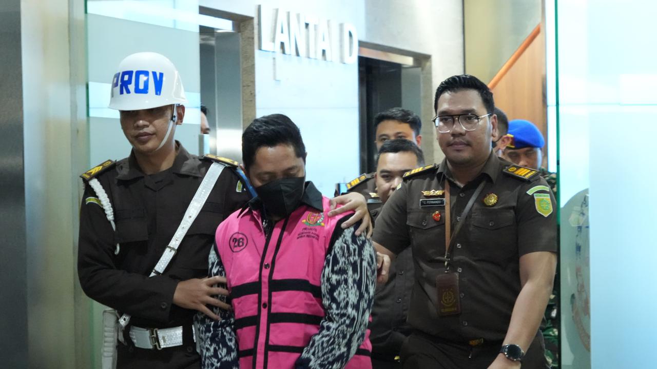 Tersangka kasus korupsi minyak mentah Pertamina