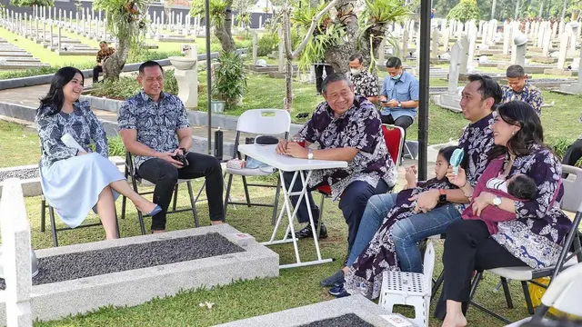 6 Momen SBY Ziarah Ke Makam Ani Yudhoyono di Hari Ultah, Tradisi Sejak 4 Tahun Lalu