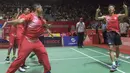 Ekspresi Official Timnas Bulutangkis Indonesia usai Deva Anrimusthi pastikan emas pertama untuk Indonesia di Asian Paragames 2018  di Istora Senayan, Minggu (7/10/2018).  (Bola.com/Peksi Cahyo)