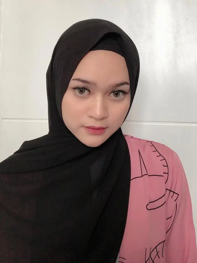 6 Potret Terbaru Nadya Indry, Wanita yang Dikabarkan Pacar Baru Lutfi Agizal