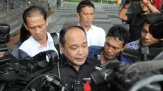 Penghuni kamar apartemen The Capital Resident, Supriansa datang memenuhi panggilan KPK di gedung KPK Jakarta, Senin (23/2/2015). (Liputan6.com/Herman Zakharia) 
