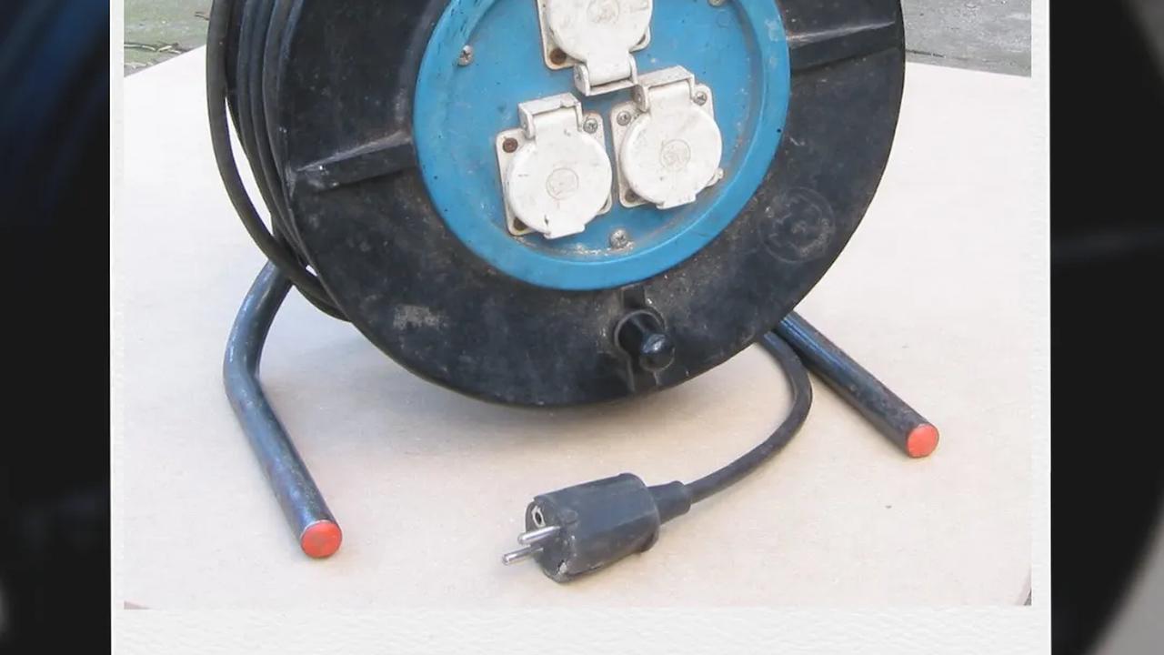 5. Stop Kontak dan Kabel Roll