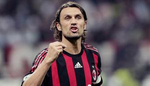 2. Paolo Maldini (AC Milan) - Saat sang legenda memutuskan untuk pensiun, saat itu pula nomor tiga diistirahatkan. Persembahan 26 trofi untuk klub kota Milan itu membuat I Rossoneri layak memberikan penghormatan tinggi untuknya. (AFP/Emilio Andreoli)