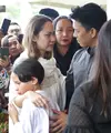 Ariel Noah dan BCL di Pemakaman Ashraf Sinclair (Bambang E Ros/Fimela.com)