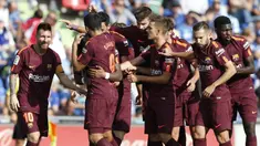 Para pemain Barcelona merayakan kemenangan atas Getafe pada laga La Liga di Stadion Alfonso Perez, Sabtu (16/9/2017). Barcelona menang 2-1 atas Getafe. (AP/Francisco Seco)