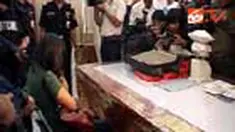Carolina Sarmiento Bautista, warga Filipina tertangkap tangan membawa bubuk heroin murni seberat 2,44 kilogram. Barang bukti disembunyikan di balik dinding koper. 