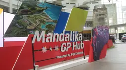 Mandalika GP Hub yang disokong Pertamina resmi dibuka di Oval Atrium Epicentrum Jakarta, Minggu (27/2/2022). (Bola.com/Darojatun)