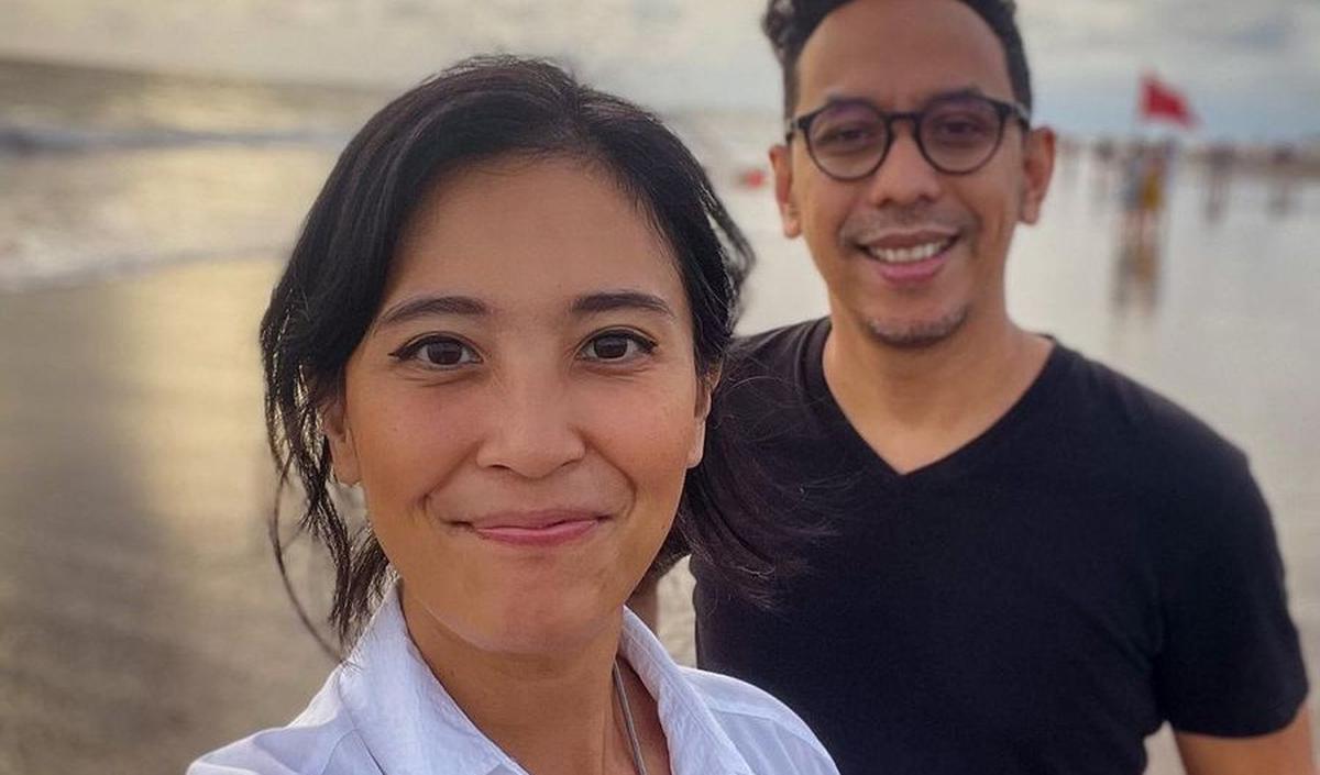 Tak sedikit dari para fans dan netizen yang ikut menyampaikan selamat Natal buat Pongki dan keluarga.<br>