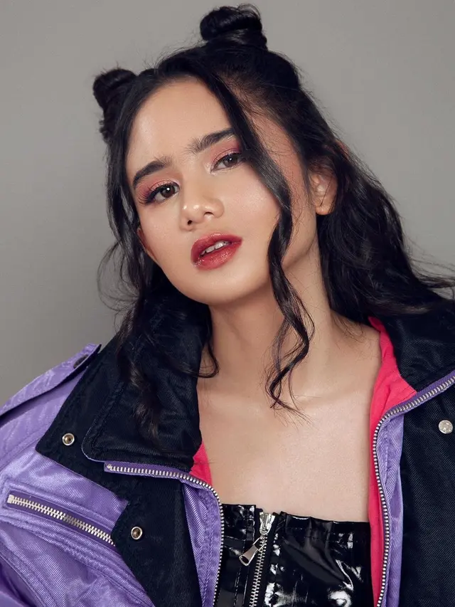 Biasa Tampil Natural, Ini 7 Potret Tissa Biani dengan Makeup Tebal