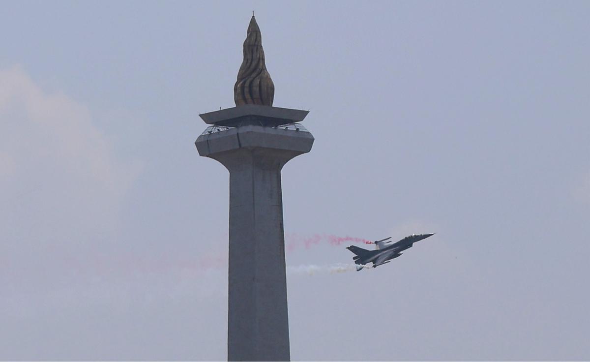 FOTO: Langit Jakarta Bergetar, Atraksi Udara Spektakuler Warnai HUT ke-80 RI