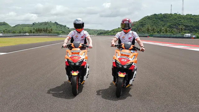 Marquez dan Espargaro Berkeliling Sirkuit Mandalika (AHM)