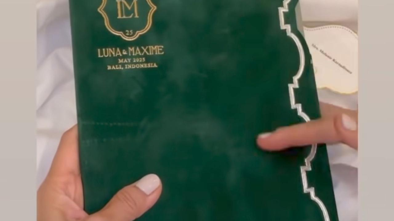 Potret Detail Undangan Pernikahan Luna Maya & Maxime Bouttier, Mewah Berwarna Hijau Emerald