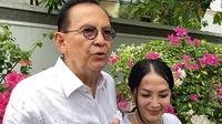 Roy Marten dan Anna Maria di kawasan Jatiwaringin pada Jumat (28/3/2025). (Via M. Altaf Jauhar)