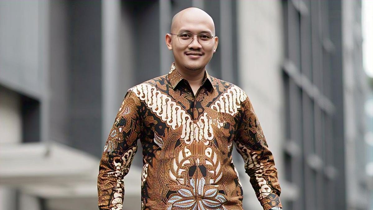 6 Model Kemeja Pria Kombinasi Batik Terbaru, Inspirasi Perpaduan Gaya Tradisional dan Modern