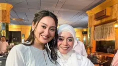 Memes Prameswari dan Lesti Kejora kerap terlihat kompak bersama. Keduanya bahkan tak pernah ketinggalan mengikut acara dan bertemu bersama. (Liputan6.com/IG/@memes_prameswari).