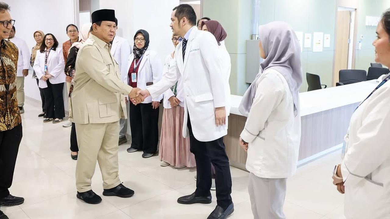 VIDEO: Bangga Prabowo ke Dokter "Diimingi Gaji Besar di Luar Negeri, Tetap Pilih Indonesia"