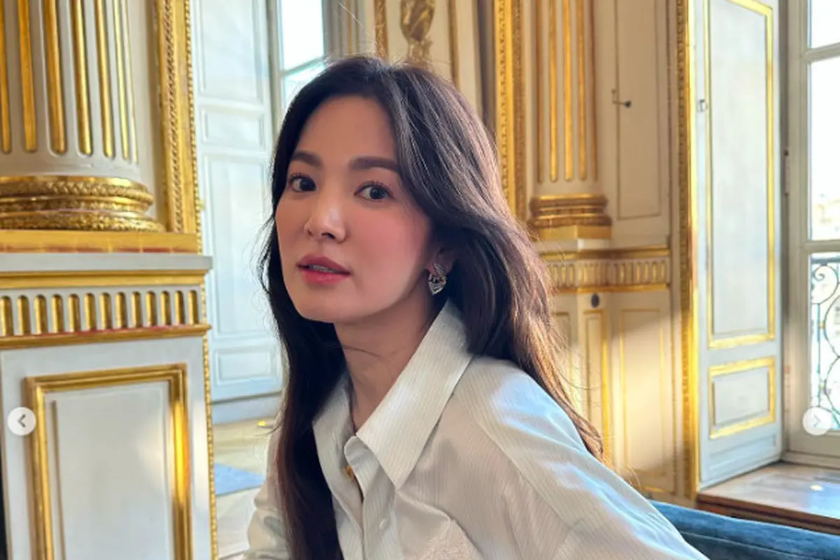 6 Potret Terbaru Song Hye Kyo, Aktris Peraih Daesang di Blue Dragon Series Award 2023