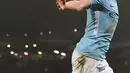 Gelandang Manchester City, Kevin De Bruyne melakukan selebrasi usai mencetak gol ke gawang Tottenham Hotspur pada lanjutan Liga Inggris di stadion Etihad, di Manchester, Inggris, (16/12). City menang telak 4-1 atas Tottenham. (AFP Photo / Paul Ellis)