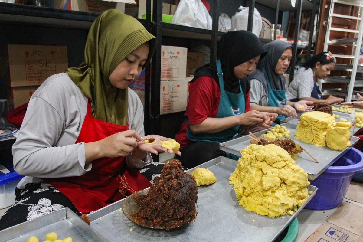 FOTO: Produksi Kue Lebaran Kampung Nastar Meningkat Jelang Lebaran