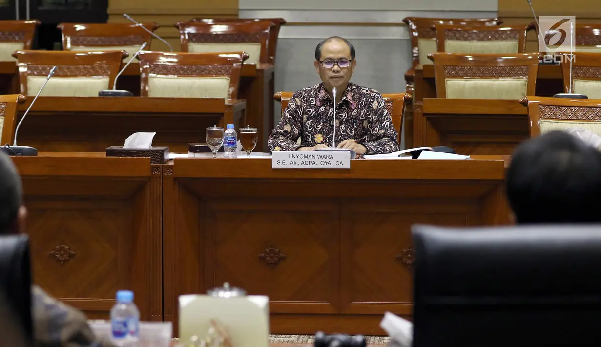 Capim KPK I Nyoman Wara saat menjalani uji kelayakan dan kepatutan (Fit and Proper Test) di ruang rapat Komisi III DPR RI, Jakarta Pusat, Rabu (11/9/2019). Anggota Komisi III yang masih bertahan di antaranya Arsul Sani, Taufiquhadi, Nasir Djamil dan Masinton Pasaribu. (Liputan6.com/Johan Tallo)