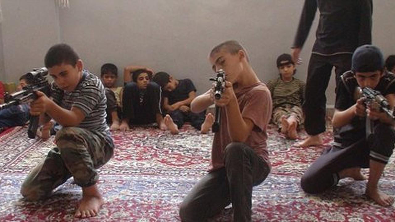 ISIS latih bocah angkat senjata