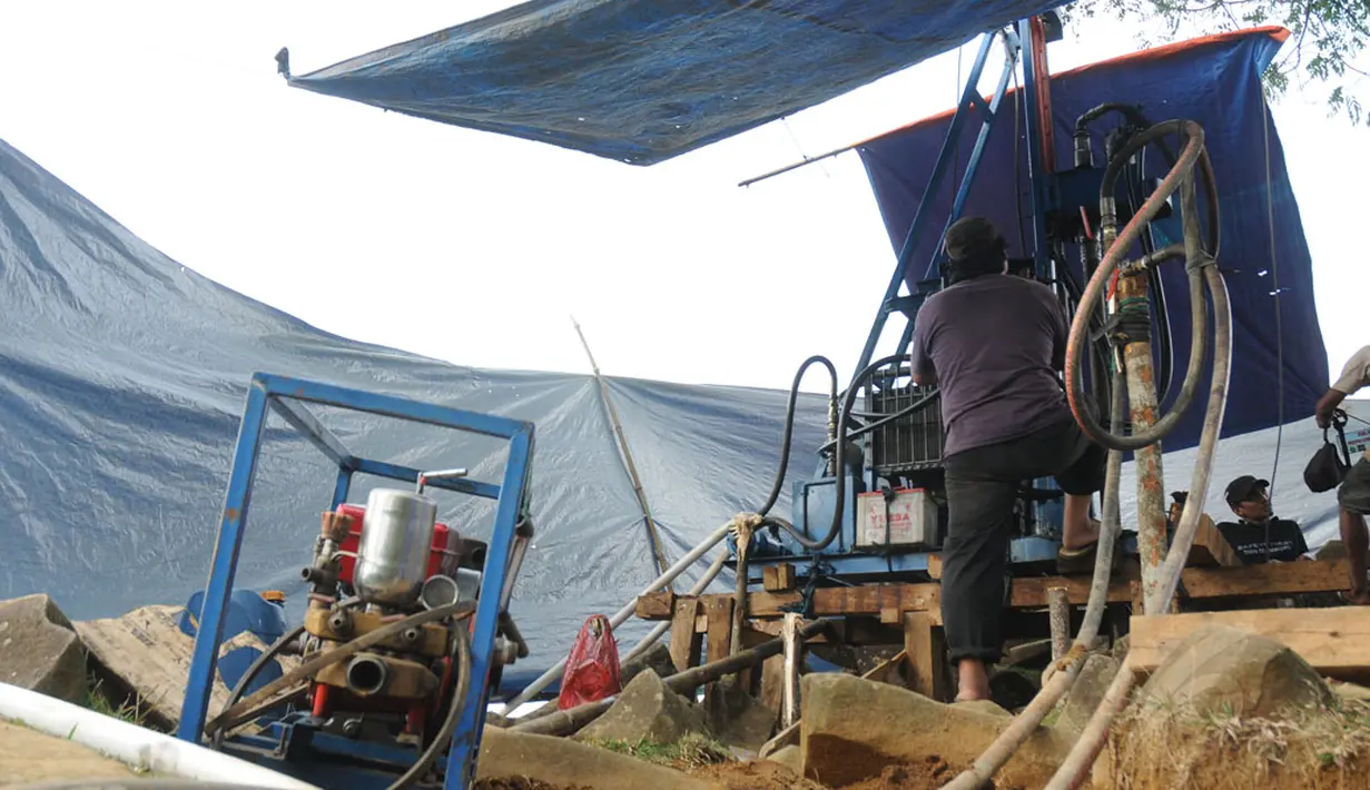 Tim Nasional Penelitian harus melakukan pengeboran untuk memastikan kondisi dalam tanah situs Gunung Padang di kampung Cimanggu, Cianjur, (19/9/2014). (Liputan6.com/Helmi Fithriansyah) 