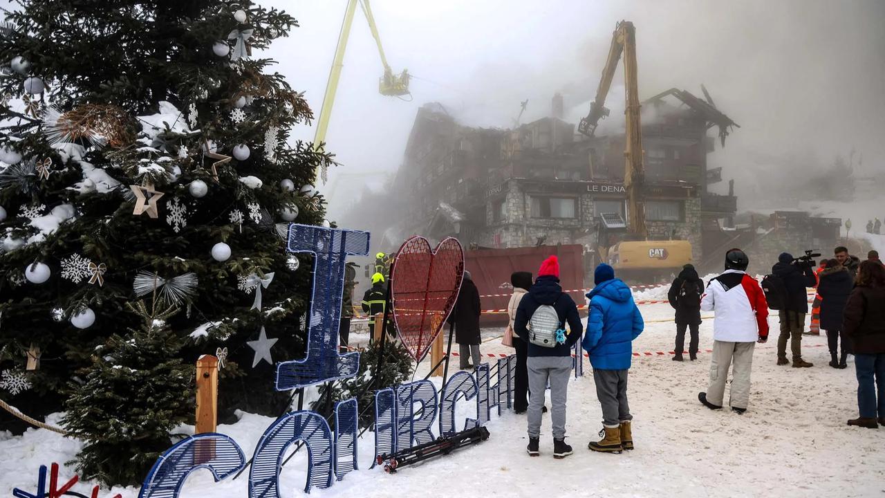 FOTO: Kebakaran Hebat Hanguskan Hotel Super Mewah di Courchevel Alpen Prancis