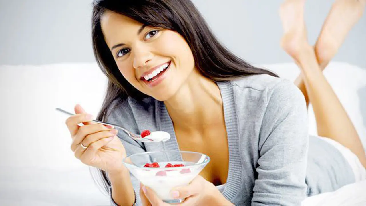 Makan ini di atas jam 8 malam, kamu tetap langsing/copyright: thinkstockphotos.com