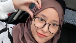 Kendati demikian, yang diungkapkan Nissa Sabyan hanya jadi bahan bercanda. Hanya ada satu tahi lalat yang ia punya. (Liputan6.com/IG/@nissa_sabyan)